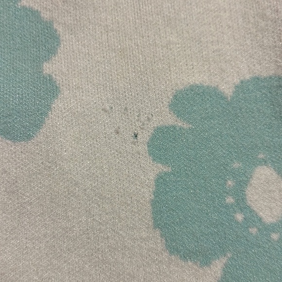 Forever 21 Flower Sweater tee - Picture 3 of 3